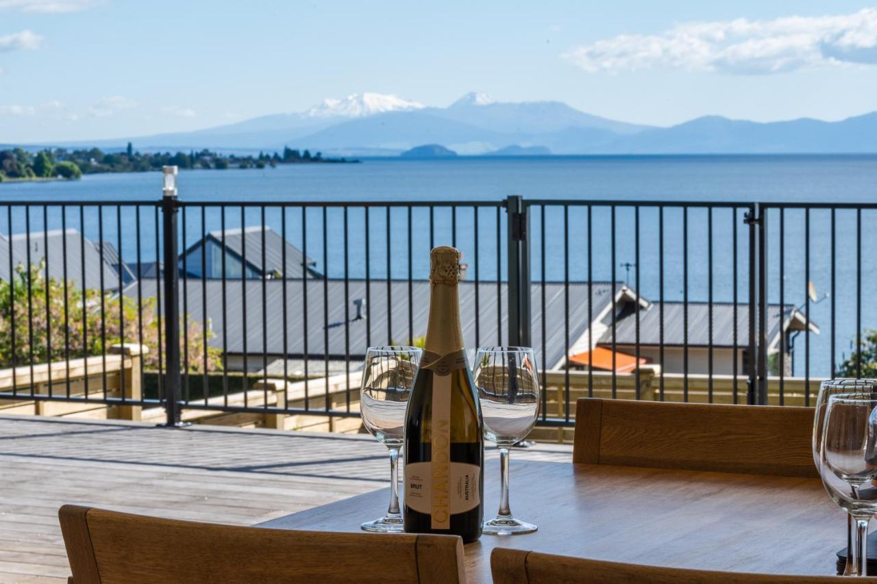 Lakeview Terrace - Taupo Holiday Home Bagian luar foto