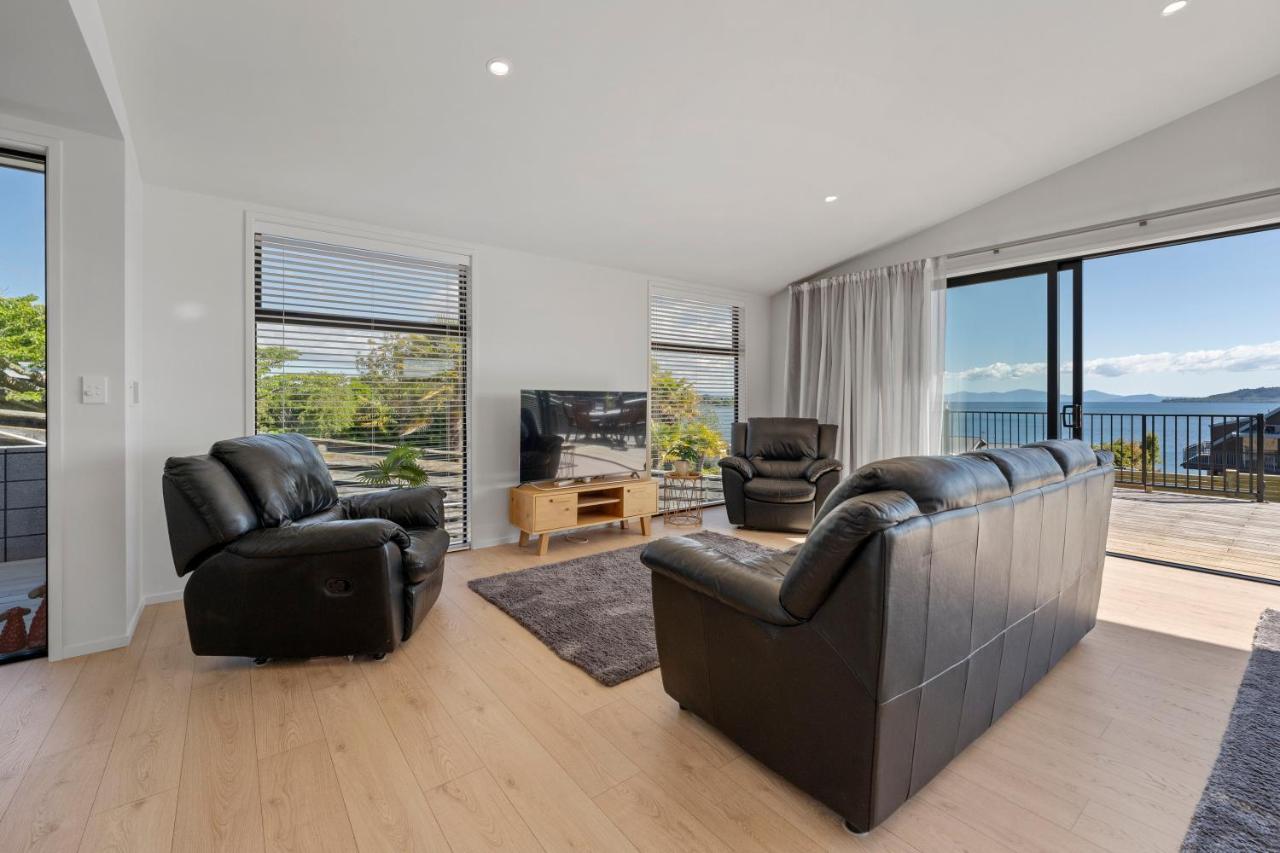 Lakeview Terrace - Taupo Holiday Home Bagian luar foto