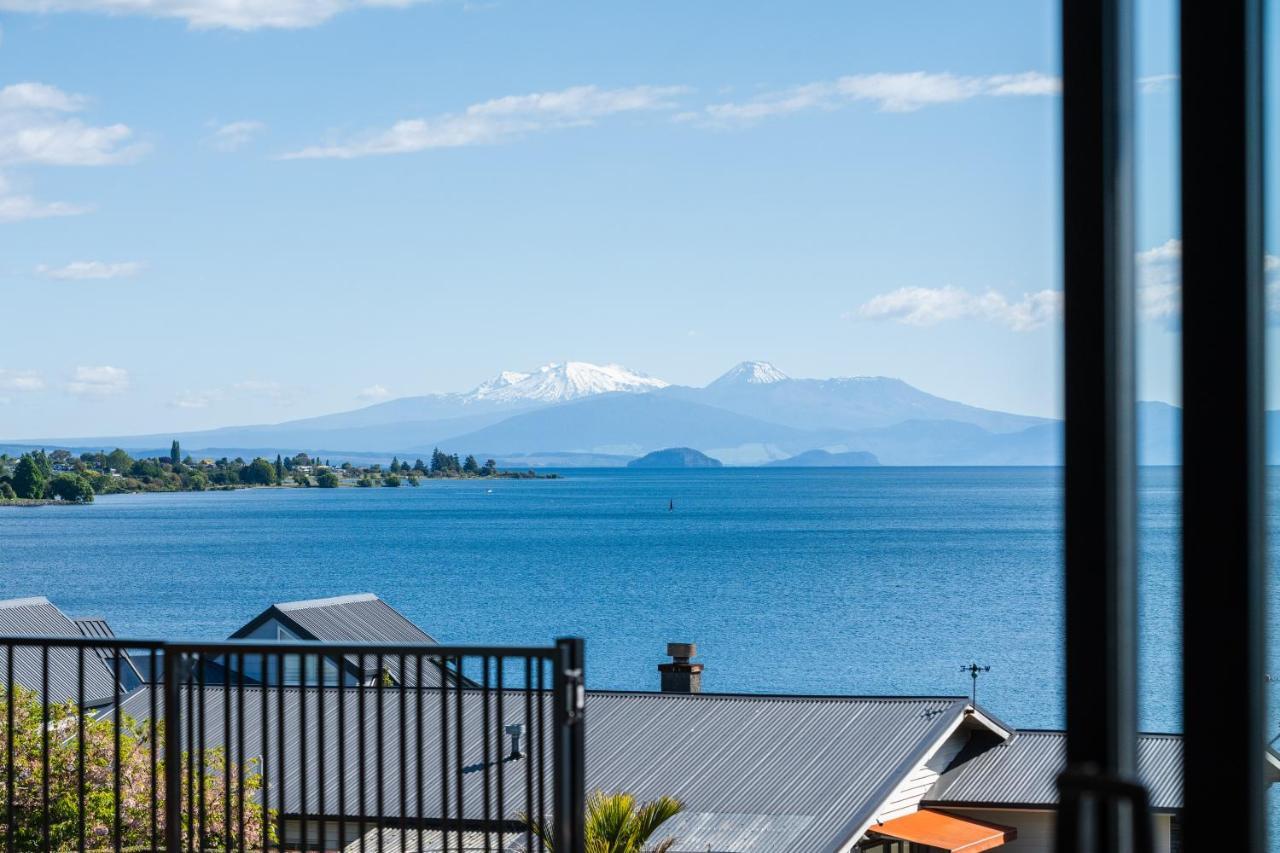 Lakeview Terrace - Taupo Holiday Home Bagian luar foto