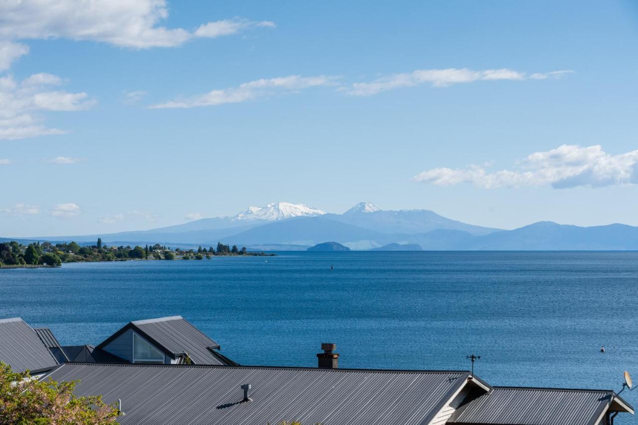 Lakeview Terrace - Taupo Holiday Home Bagian luar foto