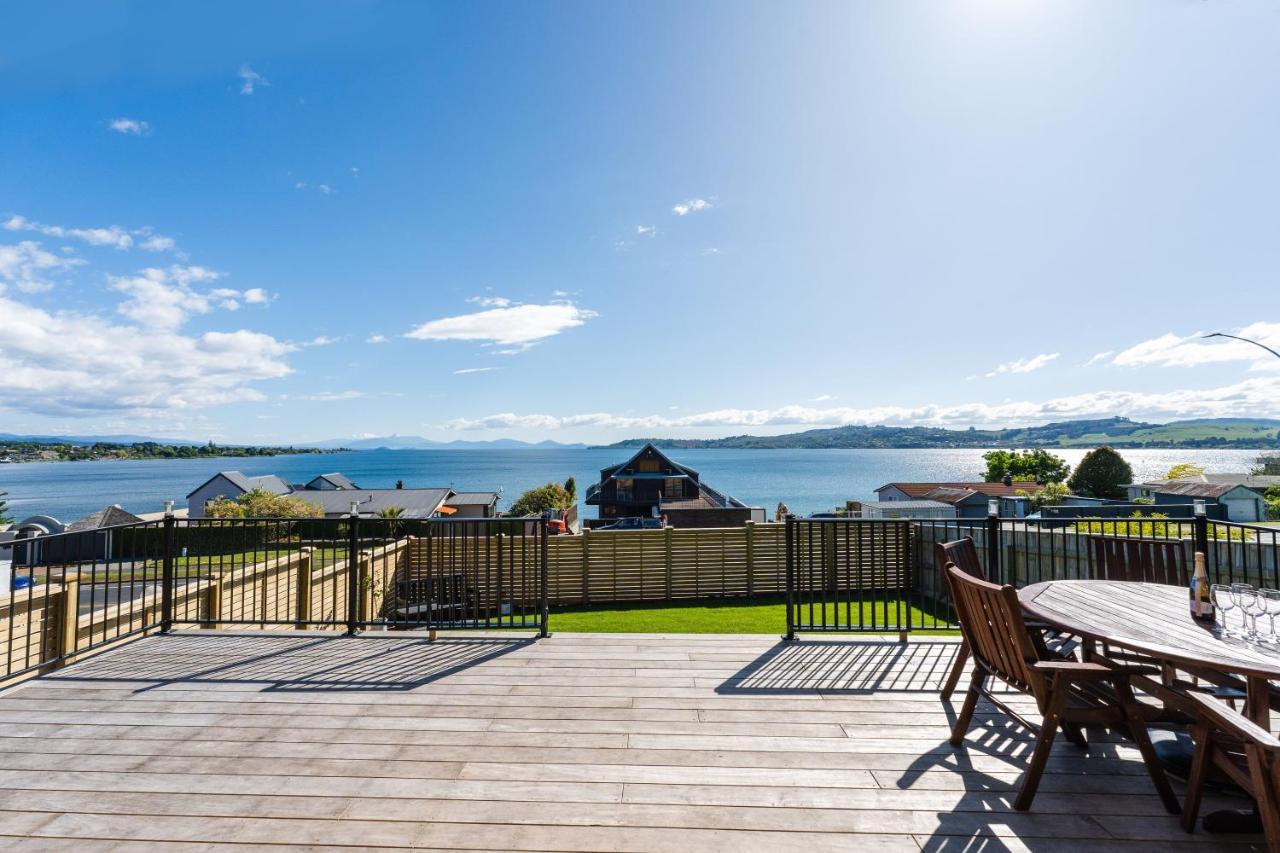Lakeview Terrace - Taupo Holiday Home Bagian luar foto