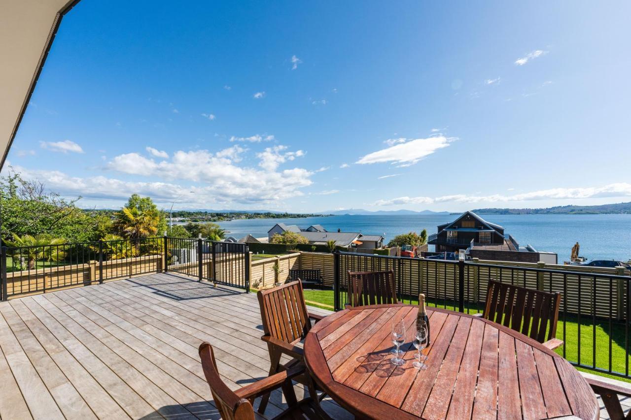 Lakeview Terrace - Taupo Holiday Home Bagian luar foto