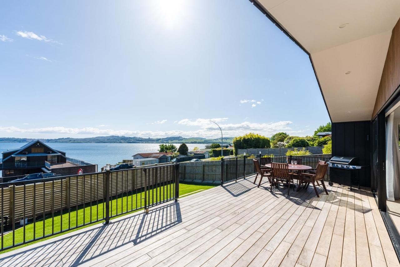 Lakeview Terrace - Taupo Holiday Home Bagian luar foto